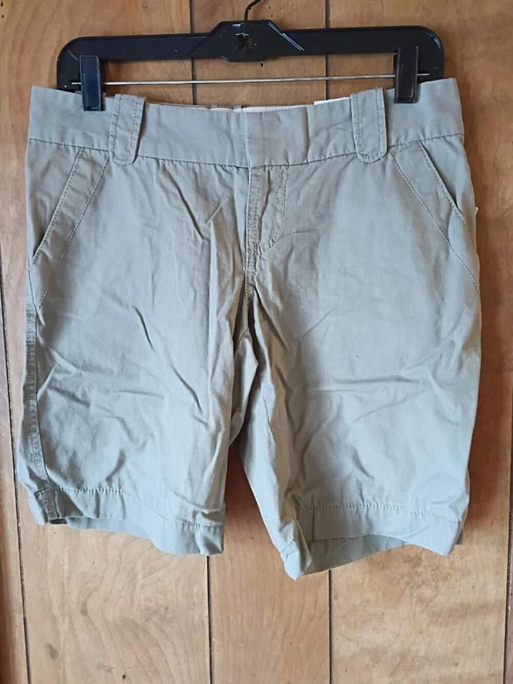 Old Navy Womens Low Rise Chino Shorts Size 4 Beige Khaki Cotton NWT